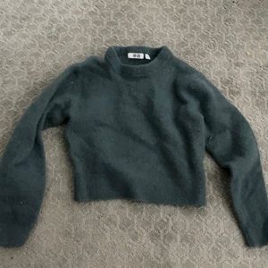 Uniqlo Green cashmere crop sweater